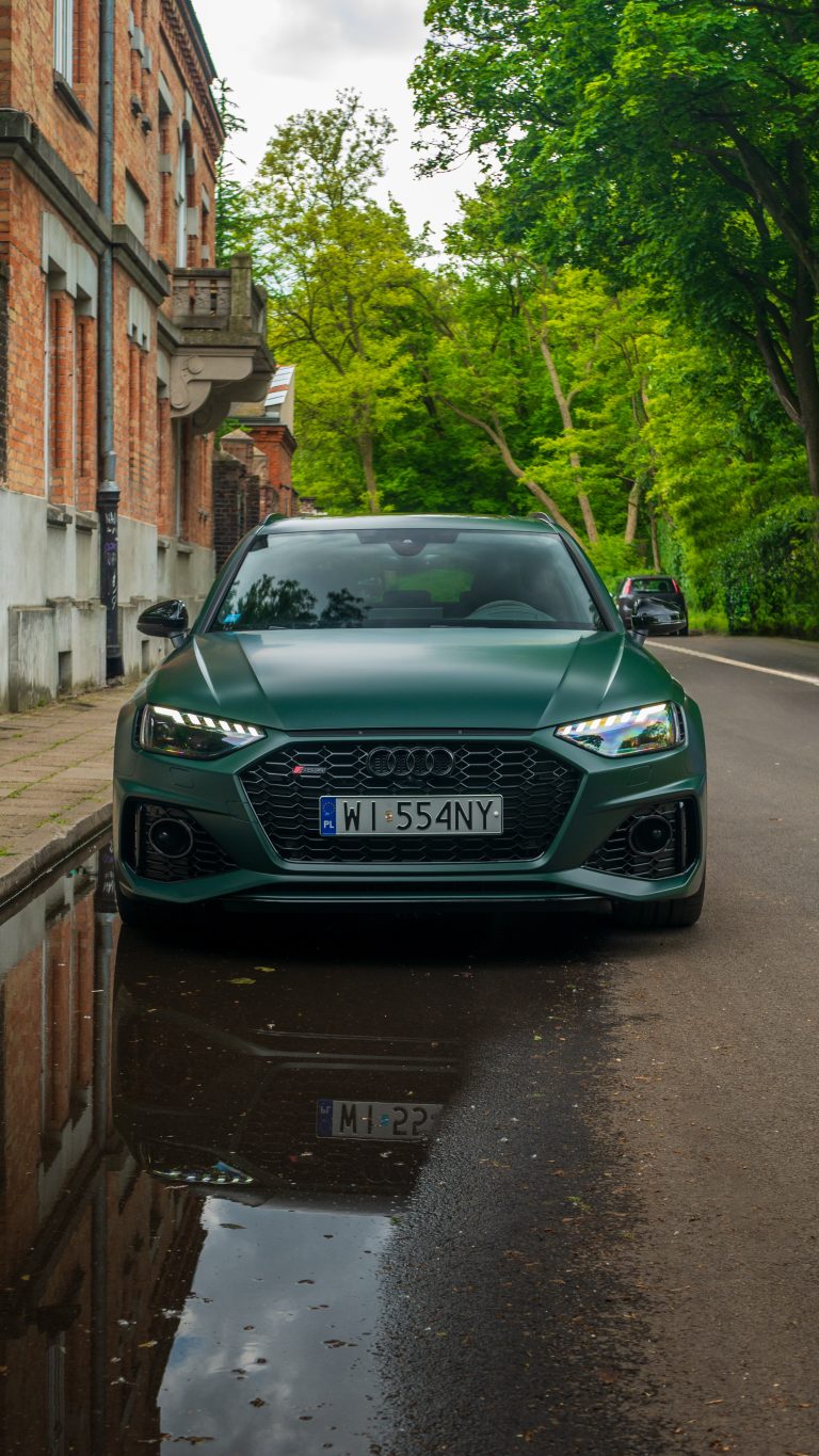 Rs4 spojrzenie 768x1365